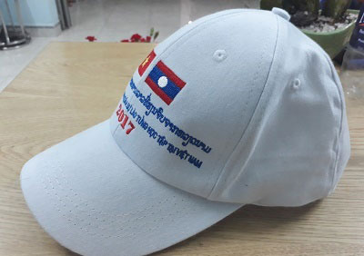 Xưởng may nón quảng cáo tiếng Lào